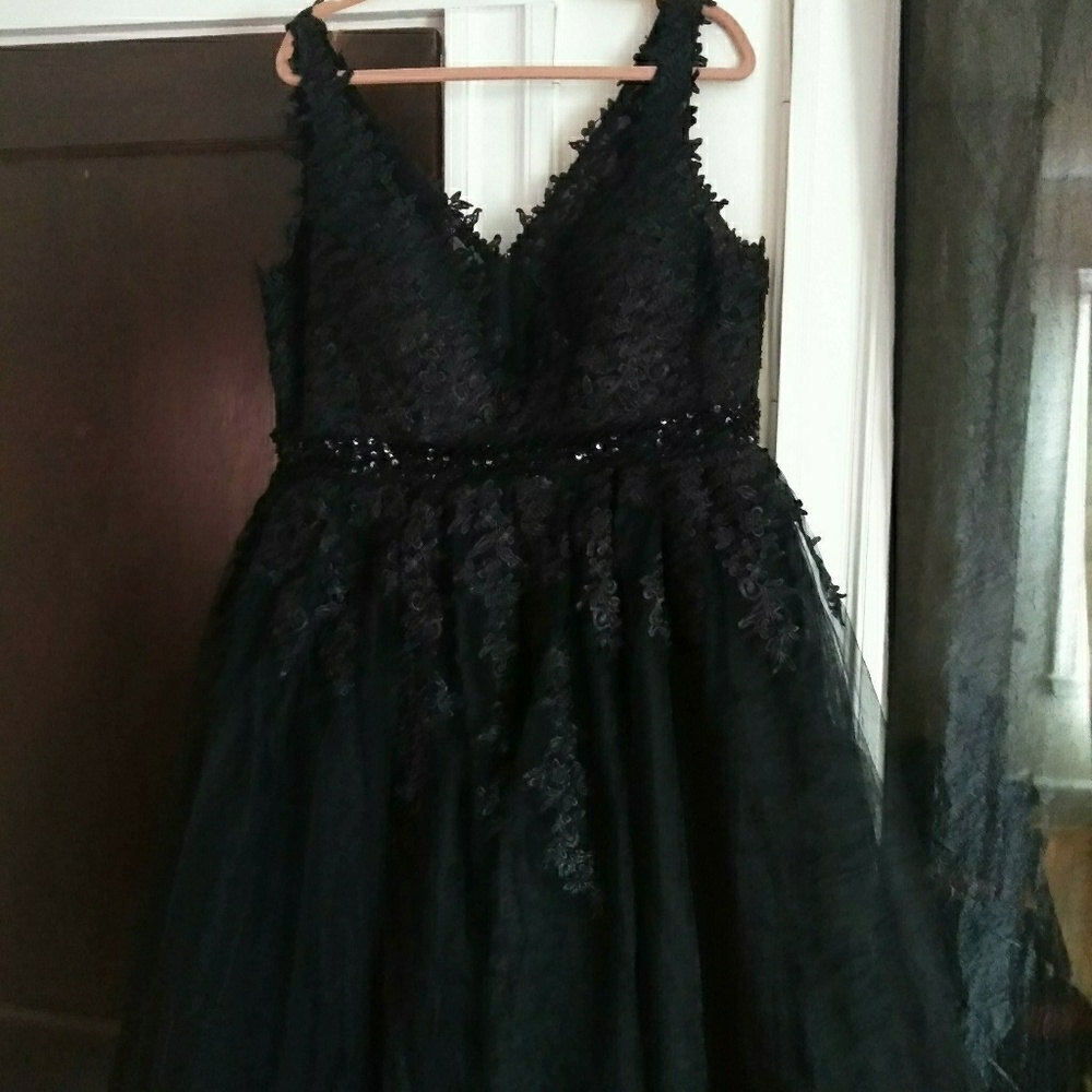 Black hand made wedding dress - Picture 1 of 7